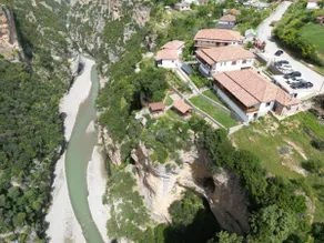 Guesthouse in the canyon - Image 4