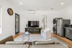 Brand New Modern Guest House Minutes to Downtown! - Image 3
