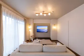 Excellent location, 10-minute walk to Umeda, 10-person capacity, private designer penthouse, cherry blossoms in full bloom from the veranda in spring - Image 5