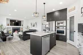 LakeView HOME • 80-min Banff • King Beds • Jacuzzi - Image 3