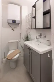 Lonyay Street Apartment - Image 4