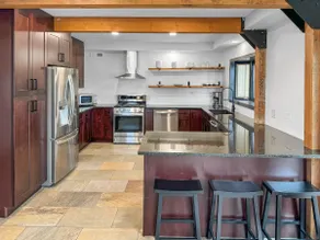 DREAM Lincoln Barn House. Fire Pit. Hot Tub. BBall - Image 4