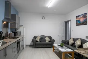 New Large 2 Bed entire apartment Near Newcastle upon Tyne with Free Parking - Image 3