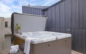 Luxury 4BR + Hot Tub, Mtn Views | 10Min Walk to DT - Image 5