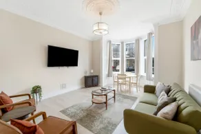 Modern Two Bedroom Central Flat - Image 3