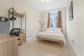 Modern Two Bedroom Central Flat - Image 4
