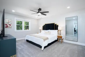 New! Charming & Modern Getaway Home in Springfield - Image 4