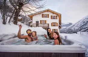 Chalet Broski - Spacious Chalet with Hot Tub, Sauna & BBQ - Image 2