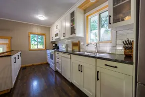 Court Side Escape - Private Wooded Lot - Image 2