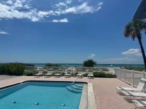 Island Chic 1st FL 2 BR/2 Bath On the Beach w/Pool - Image 4