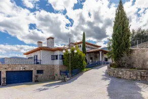 Mansion with 5 bedrooms, Jacuzzi at 40° + Paddle tennis - Image 3