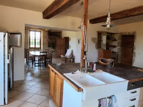 Lakeside country house - Image 2