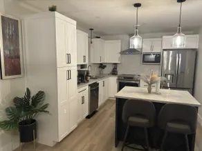 Brand New 3BR Home |4 Min to Airport |Free Parking - Image 4