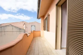Independent apartment with garden - Image 2