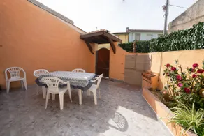 Independent apartment with garden - Image 5