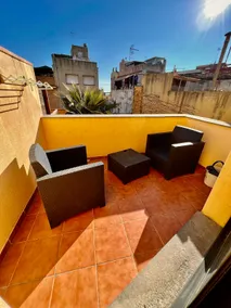 Apartment with terrace and lots of sun - Image 2