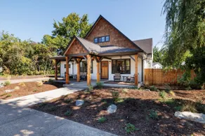 Portico Del Vino: Wine Country Farmhouse - Image 2