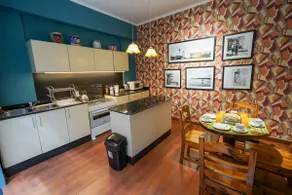 Spacious and Central Apartment - Image 3
