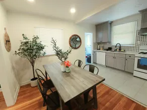 Detached bungalow house Prime location King Bed!37 - Image 4
