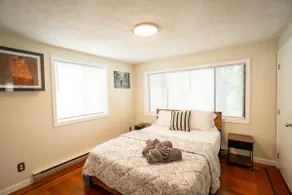 FREE Parking, Modern Gem 5BR 2BA Near Tufts/Boston - Image 4