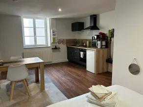 Cozy Haven in the Heart of Le Puy - Image 2