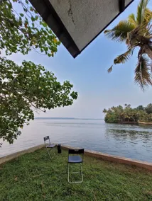 A Glass Haven on the tranquil Munroe Islands - Image 4