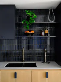 2B 2B Luxe Architect-Designed Apartment Kingston - Image 5