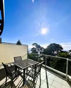 Kokomo Beachfront Couples Spa Suite -Wifi, Parking - Image 2