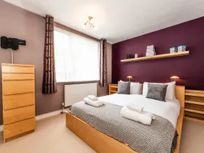Chic 1-Bedroom Flat | Central Teddington - Image 3