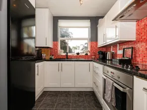 Chic 1-Bedroom Flat | Central Teddington - Image 4