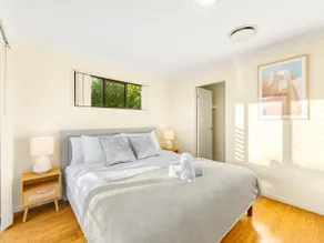 3BD Townhouse close to shops, transport with carpark - Image 2