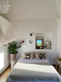 Artist Balcony Apartment in historic palazzo - Image 3