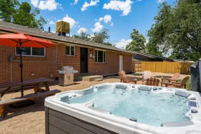 Modern, Luxurious, Central | Hot Tub, Sauna, Gym - Image 4