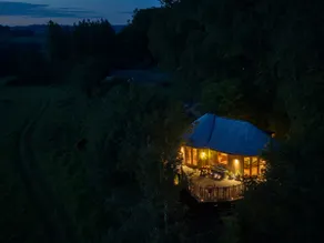 Luxurious, stunning, treehouse - Image 4