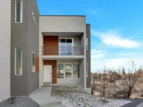 3 en-suite bedrooms + Office + Movie Lounge - Image 3