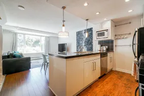 RARE-4BD/3BTH CityTownHouse W-Rooftop ~Hottub/Pool - Image 2