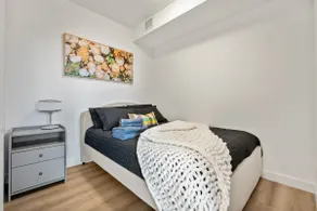 ᯓ Stylish Sunlit Suite•FREE Parking•Bridgeland - Image 4
