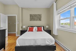 Modern Heritage | 900 ft² | Keyless | Casper Queen - Image 4