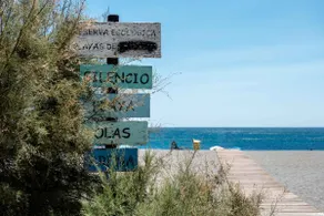Casa Luz Stylish Apt 2BR | Pool, Beach 3 min car - Image 2
