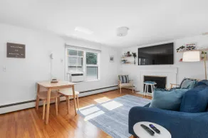 4BR Near Downtown Bristol w/ Yard & Parking - Image 3