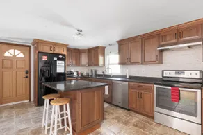 4BR Near Downtown Bristol w/ Yard & Parking - Image 5