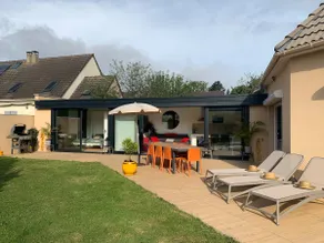 Living room with garden and terrace - Image 2