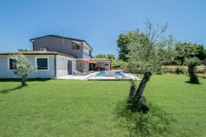 Villa Vala with a large yard near Pula - by Istrabook - Image 2