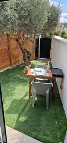 Studio with quiet exterior - Image 2