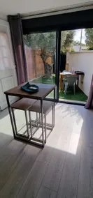 Studio with quiet exterior - Image 4