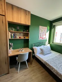 Modern Flat w/ Balcony • Fast WiFi • Bus to Center - Image 2