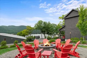 Lakeside Lodging - Image 2
