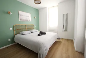 Apartment with Terrace and Garden - Image 2