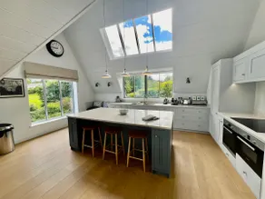 Spacious Dittisham home moments from waterfront - Image 5