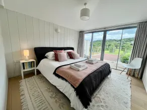 Spacious Dittisham home moments from waterfront - Image 3